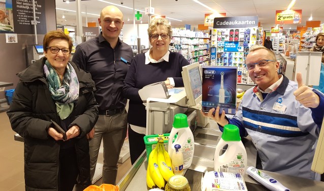 Ria Assinck winkelt 1 minuut gratis bij Albert Heijn Wallerbosch