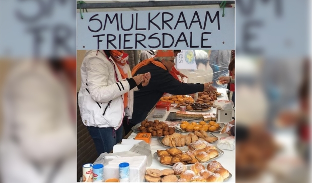 Toch nog een klein feestje op Koningsdag met lekkernijen van de smulkraam