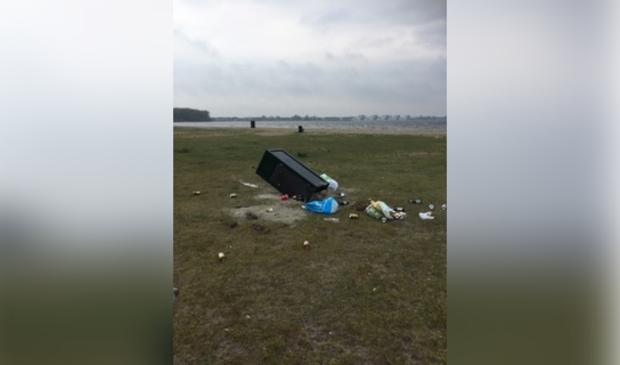 Vernieling en vervuiling Stichtse strand ‘hoofdpijndossier’