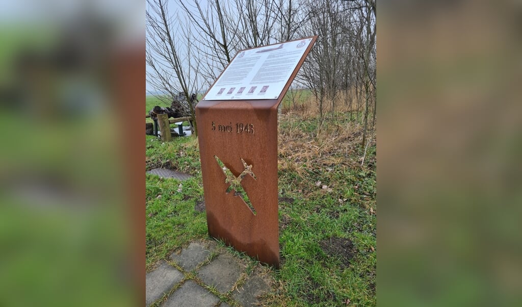 Plaquette Ter Nagedachtenis Aan Vijf Bemanningsleden Bommenwerper De