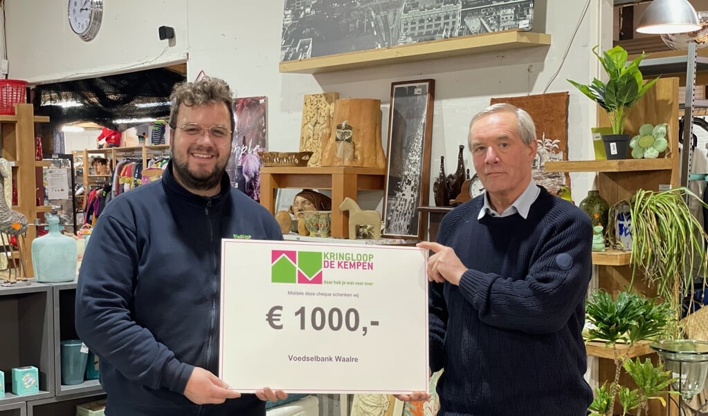 Cheque Voor Voedselbank Waalre Adverteren Waalre Weekblad De