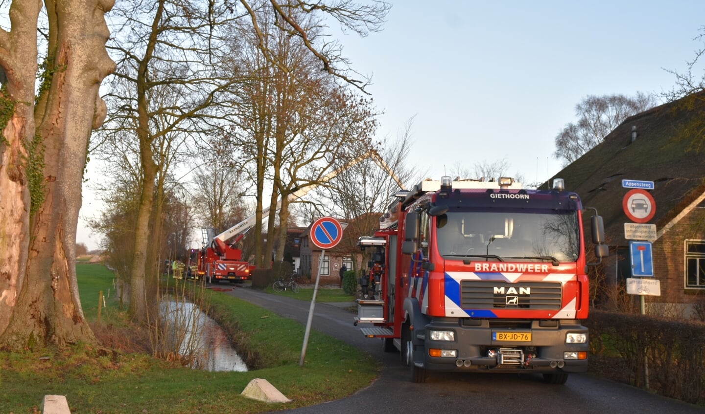 Brandweer Rukt Uit Voor Schoorsteenbrand In Rietgedekte Woonboerderij