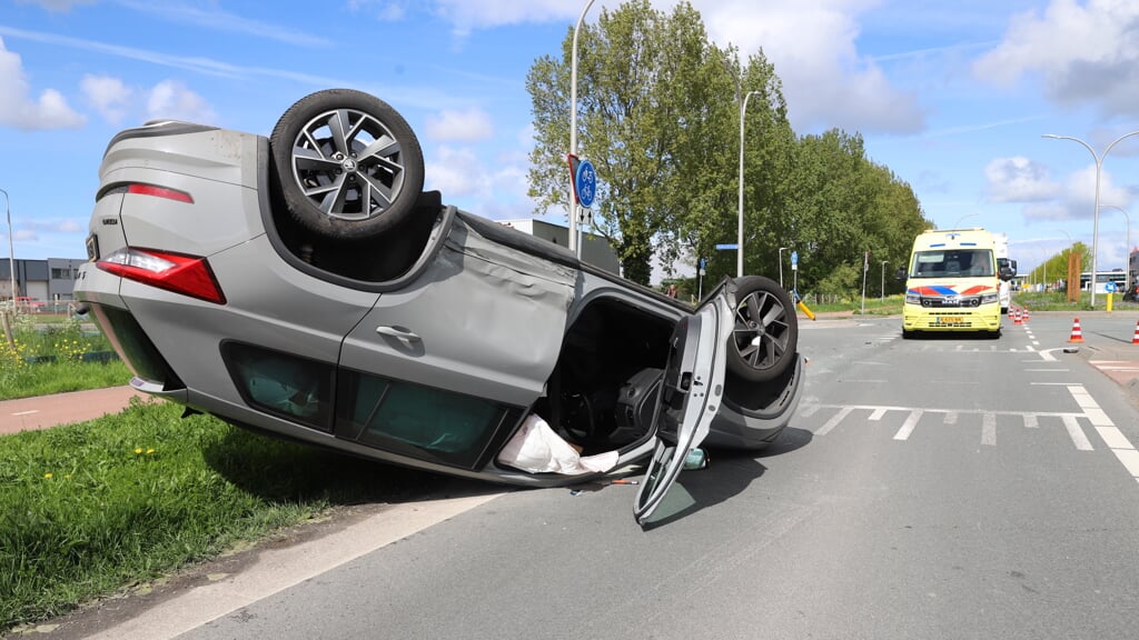 Opnieuw Botsing Op Zijdeweg Auto Op Zijn Kop Adverteren Pijnacker