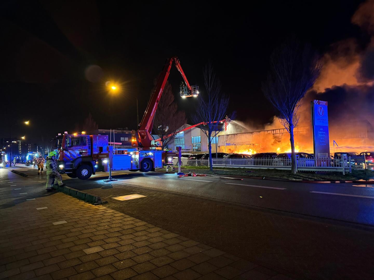 VIDEO Grote Brand Aan Nijverheidsstraat In Heerhugowaard In Wijde