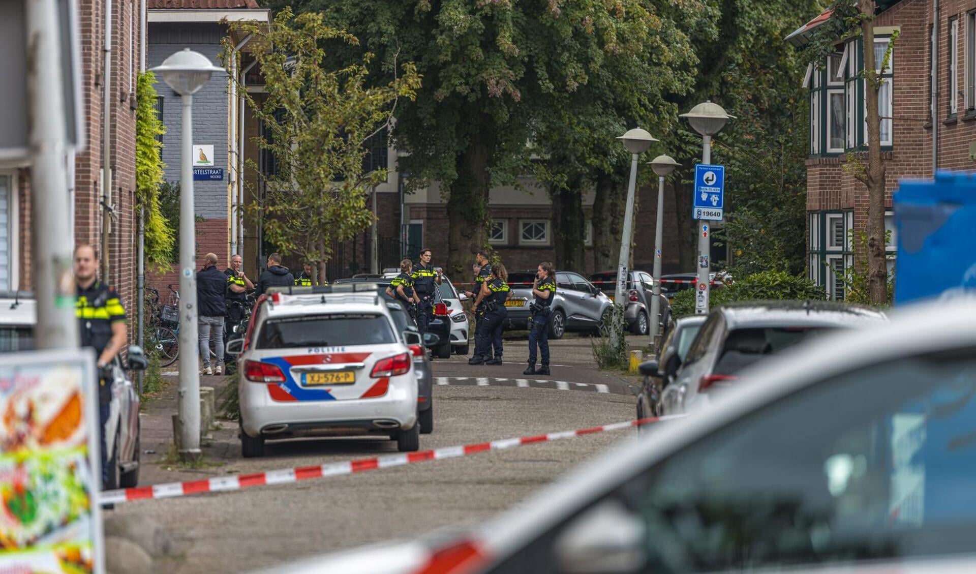 Twee Mensen Gewond Bij Steekincident Dader Op De Vlucht Al Het