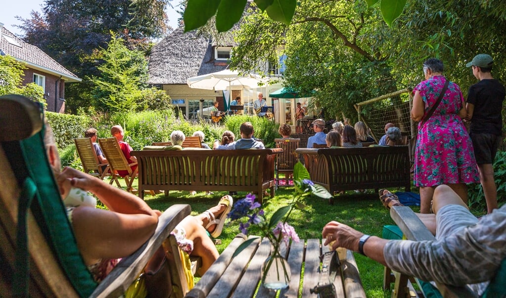 Struinen In De Tuinen Wordt Gluren Bij De Buren In Tuinen N