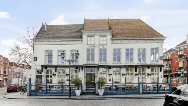 De Teerkamer Op De Grote Markt Staat Na Jaar Te Koop Oozo Nl