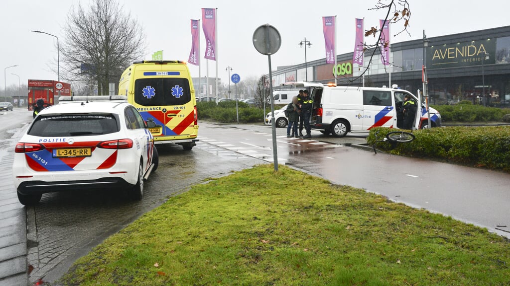 Vrouw Op Fietspad Aangereden Door Auto En Belandt In De Bosjes