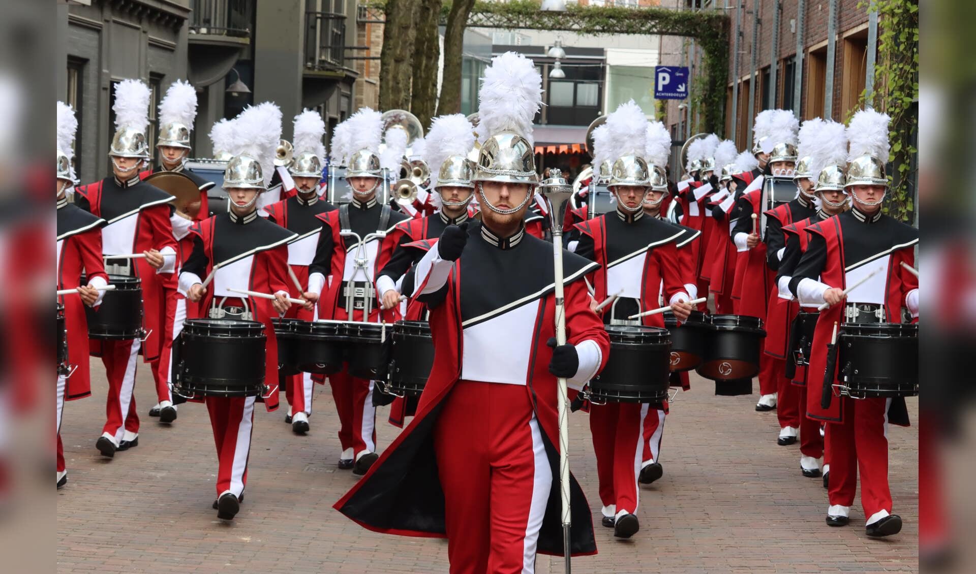 Feestelijke Opening Van Jubileumseizoen Door Showkorpsen Irene