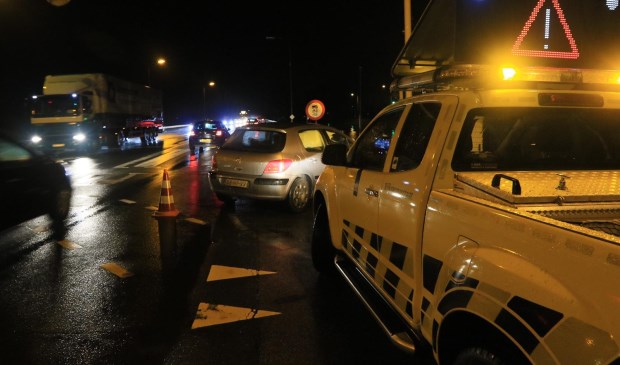 Drie auto's botsen