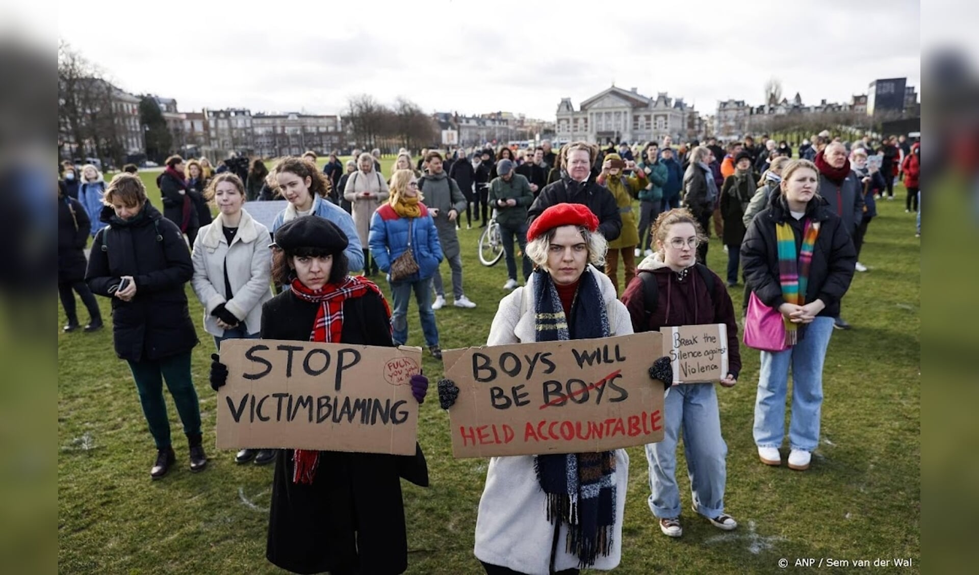 Honderden Mensen Bij Manifestatie Tegen Seksueel Geweld Nederlands