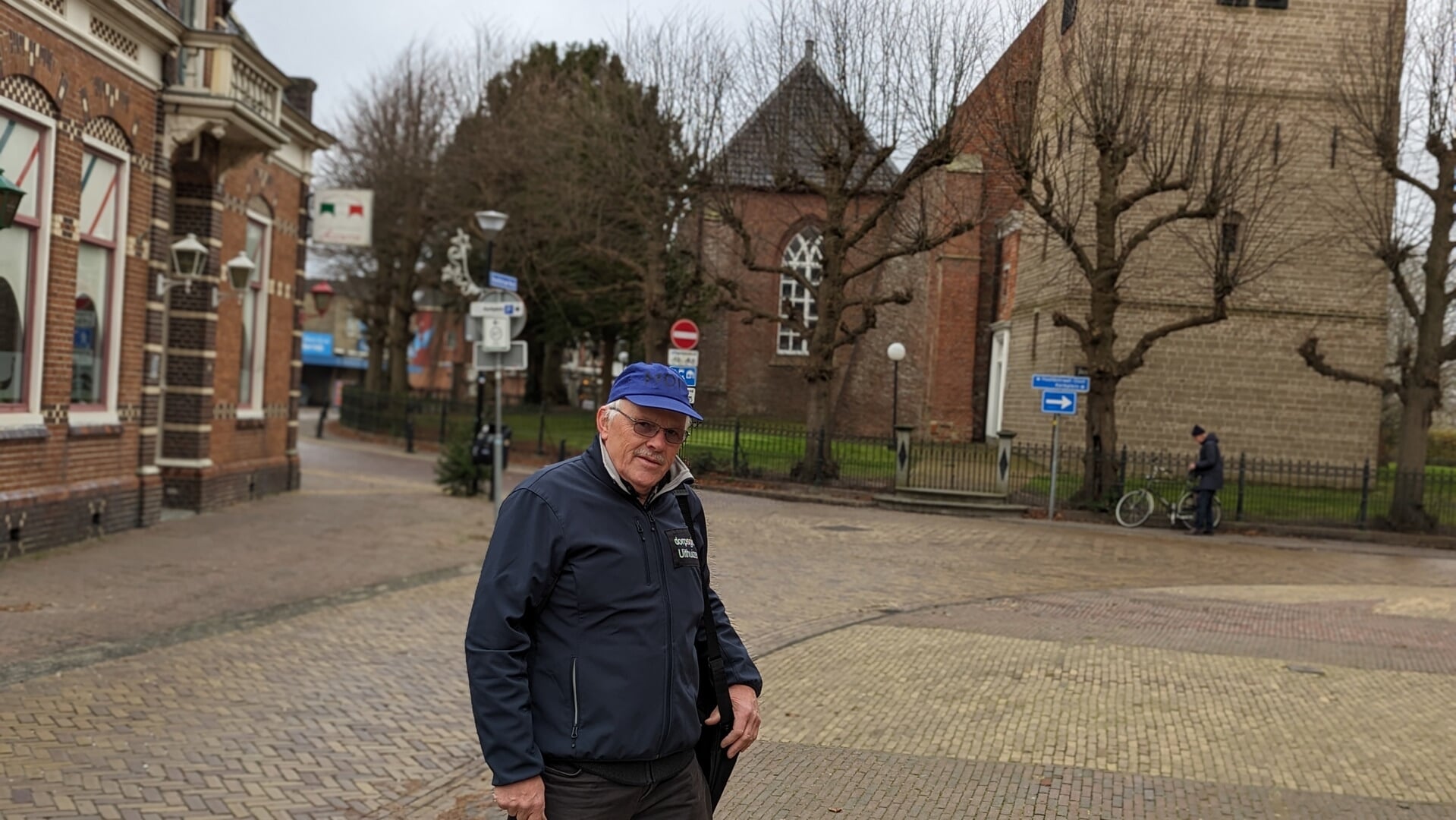 Jan Van Der Ploeg Eerste Dorpsgids Van Uithuizen