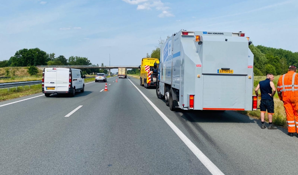 Vrachtwagen Met Pech Zorgt Voor File Op A Adverteren Veghel