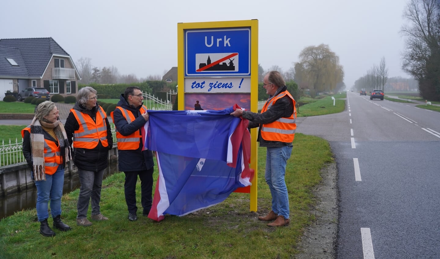 Nieuwe Plaatsnaamborden Urk Onthuld Nieuws Uit Urk