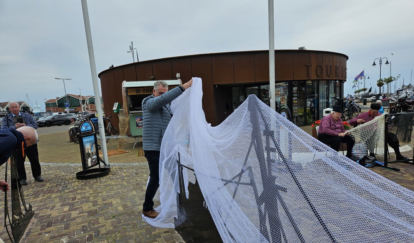 Drie Kunstwerken Onthuld Bij Tourist Info Nieuws Uit Urk