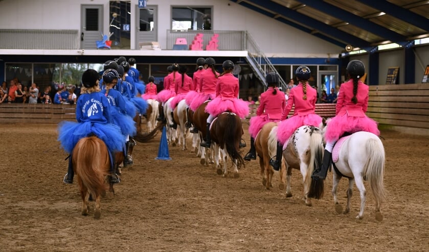 Jarig Bestaan Manege Castellum Gevierd Met Lange Colonne Van Alle