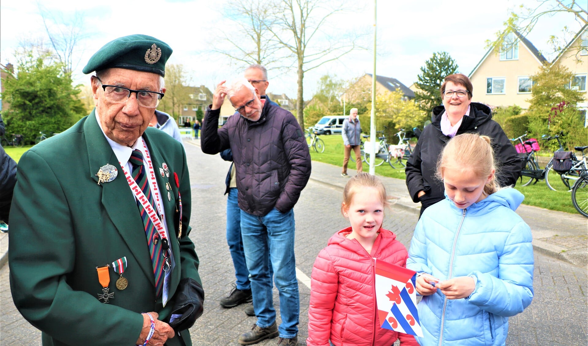 Indrukwekkende Herdenking Bij Regiment Perth Monument Bijgewoond Door