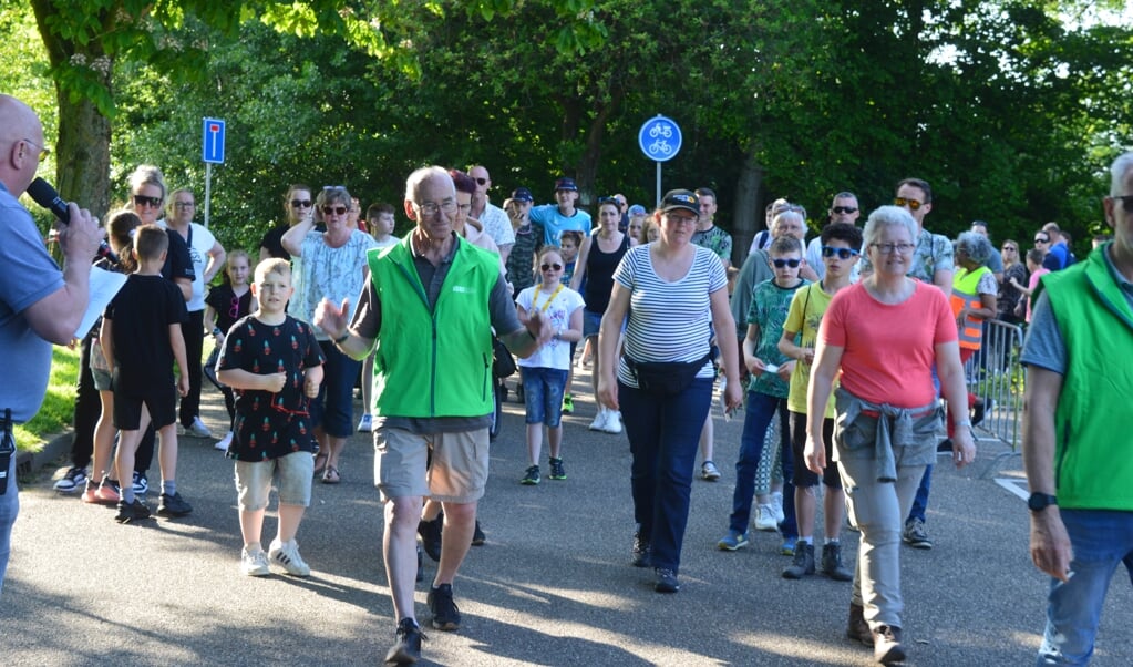 Vertrokken Voor Feestelijke Avondvierdaagse Al Het Nieuws Uit Ridderkerk