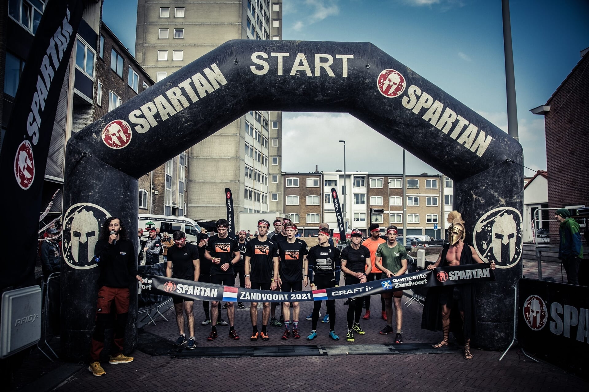 Deelnemers staan klaar voor de start