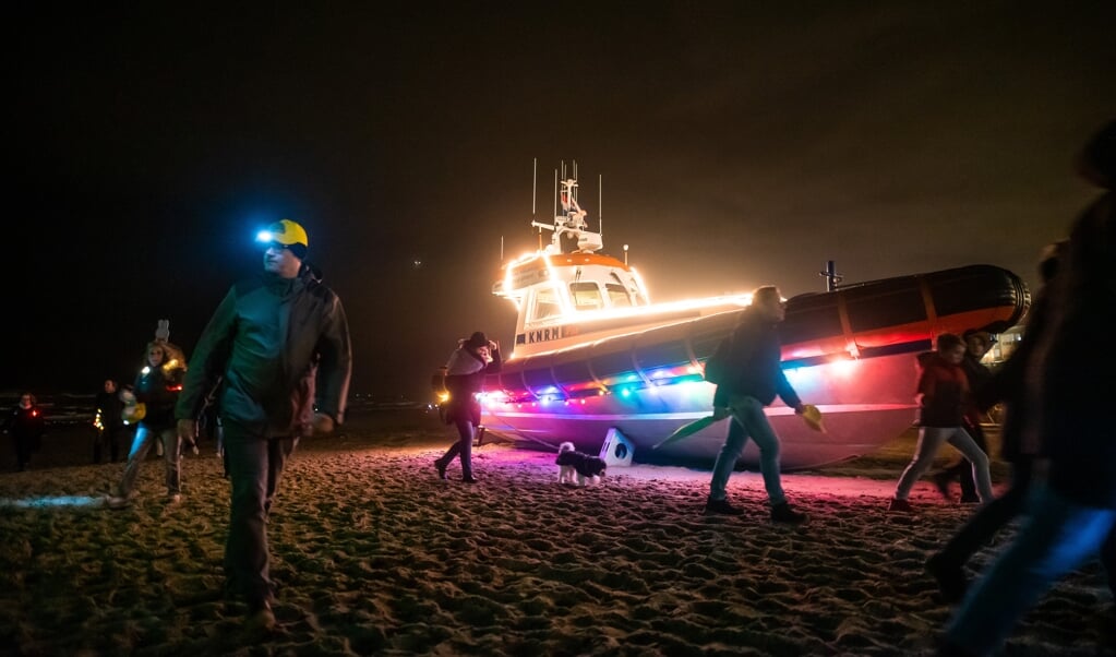 KNRM boot versierd tijdens de Zandvoort Light Walk