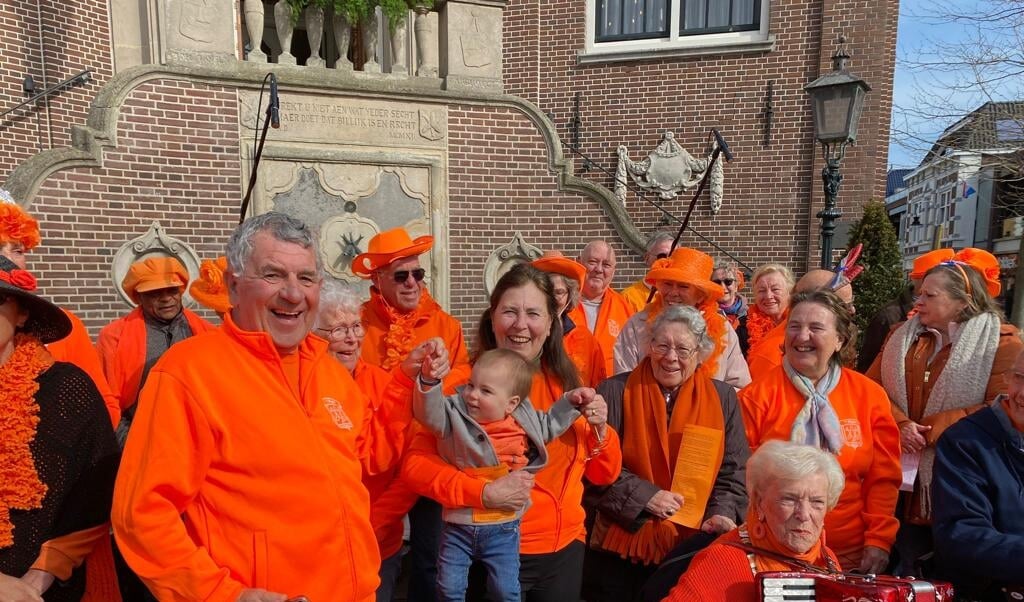Officiële opening va Koningsdag in Zandvoort met de Wapenzangers
