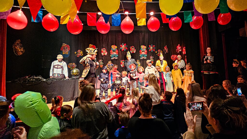 Massale Opkomst Van Voorlopig Laatste Kindercarnaval In Theater De Krocht