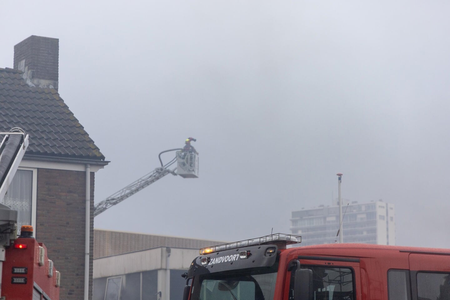 Grote brand in voormalige sportcentrum Kenamju