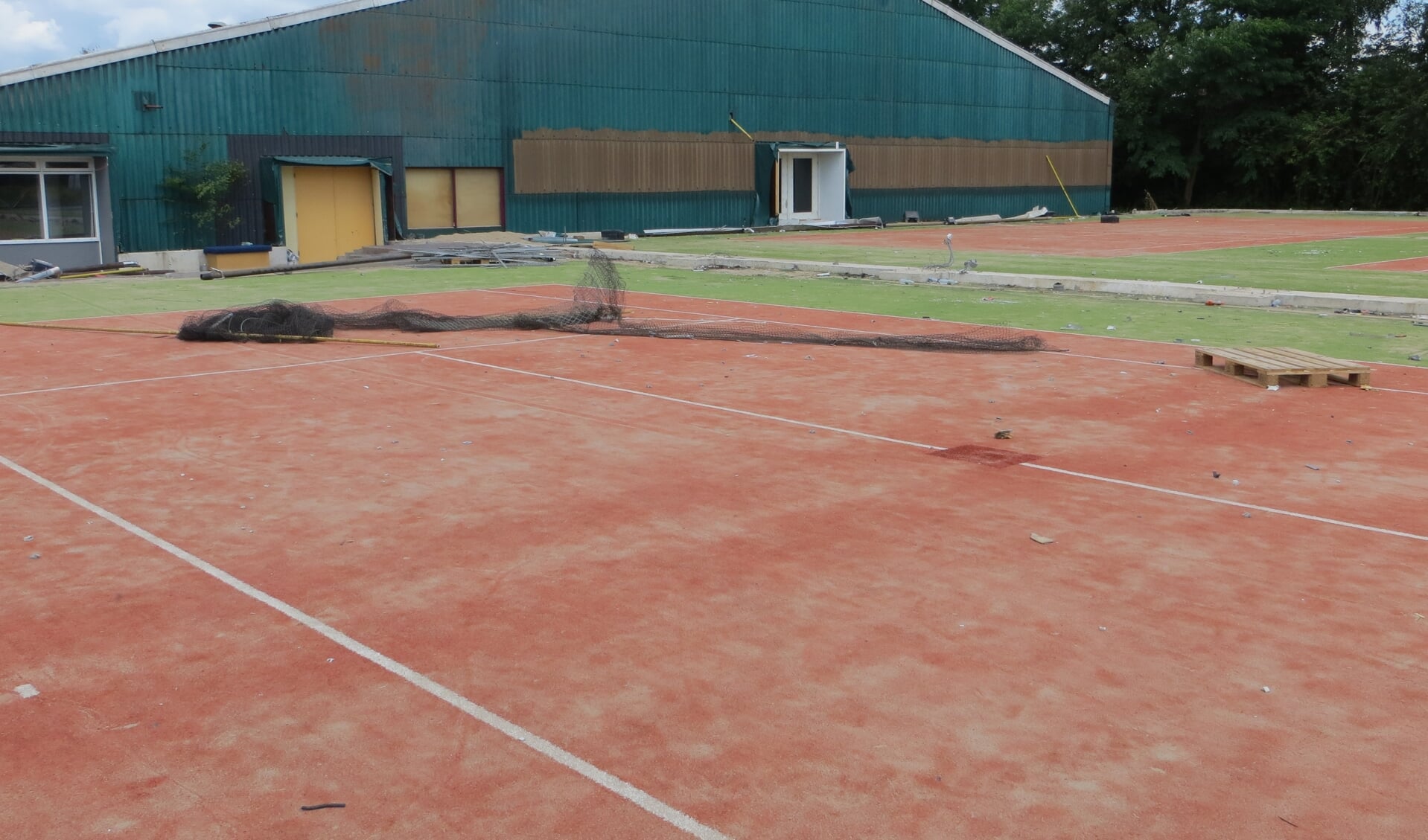 Sportcentrum de Tuunte en tennisvelden worden bedrijventerrein. Foto: Bernhard Harfsterkap