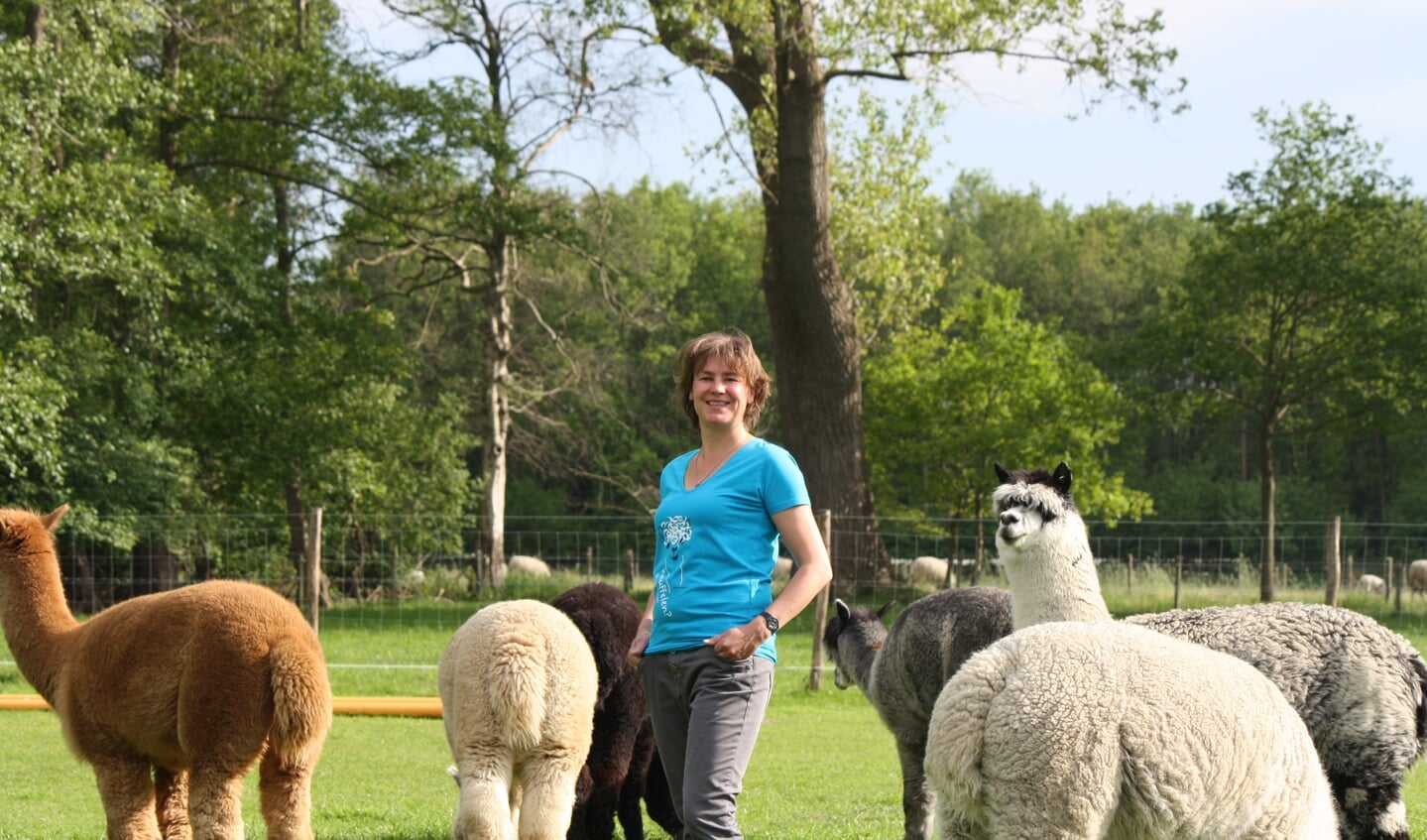 Natasja met haar alpaca's. Foto: PR
