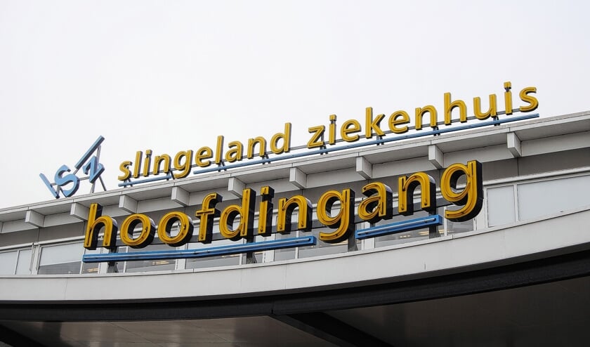 <p>De entree van het Slingeland Ziekenhuis in Doetinchem. Foto: Henk Klein Holte</p>