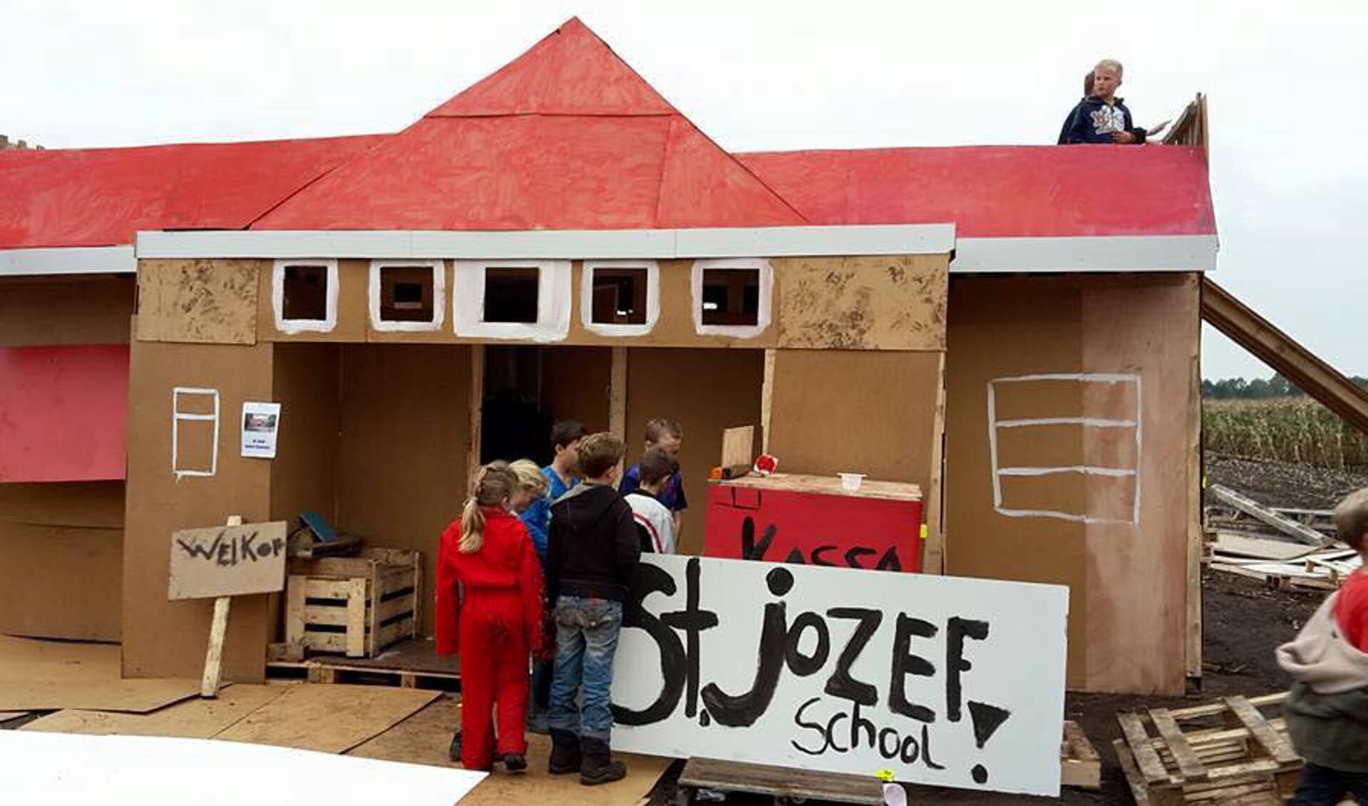Ook de st. Jozefschool kreeg een plek in het HAZIMA dorp. Foto: PR