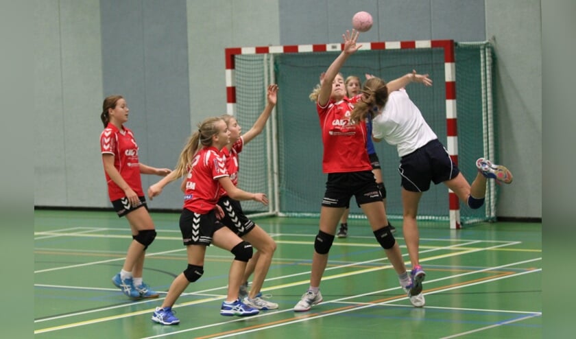 Mooie aanval van Quintus Dames C1 in de wedstrijd tegen De Gazellen. Foto: Liesbeth Spaansen