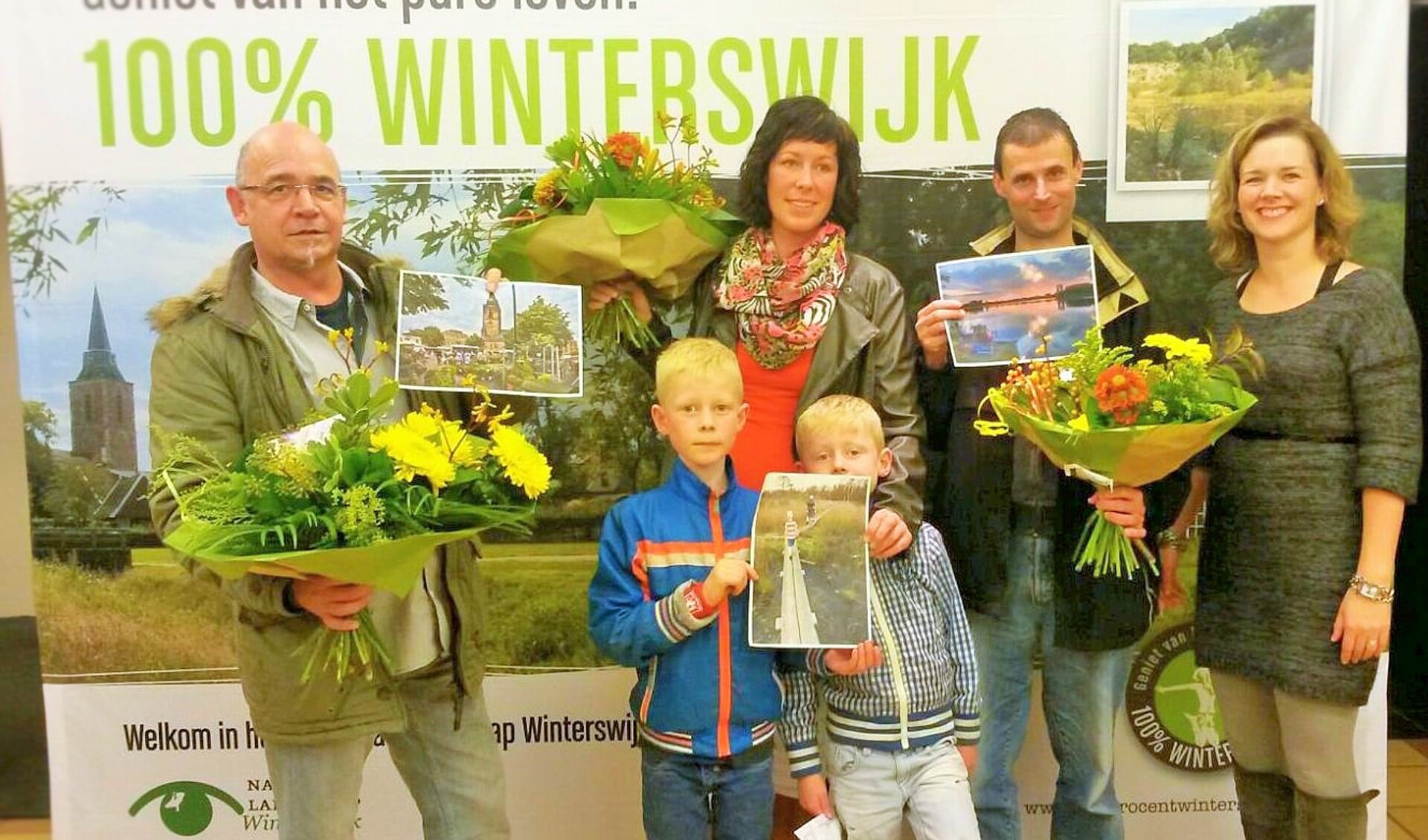 Jaap Wakker, Maebel Wittebroek-Floors met haar zonen, Pieter Navis en Imke te Selle van Winterswijk Marketing. Foto: PR