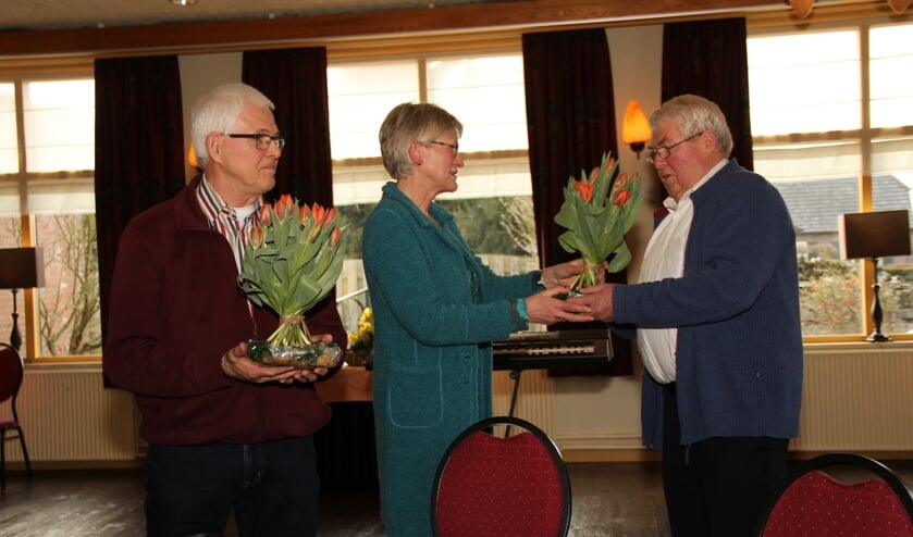 Bloemen van Hanneke Snelder voor Wim Achterkamp (l.) en Henk Huisman.