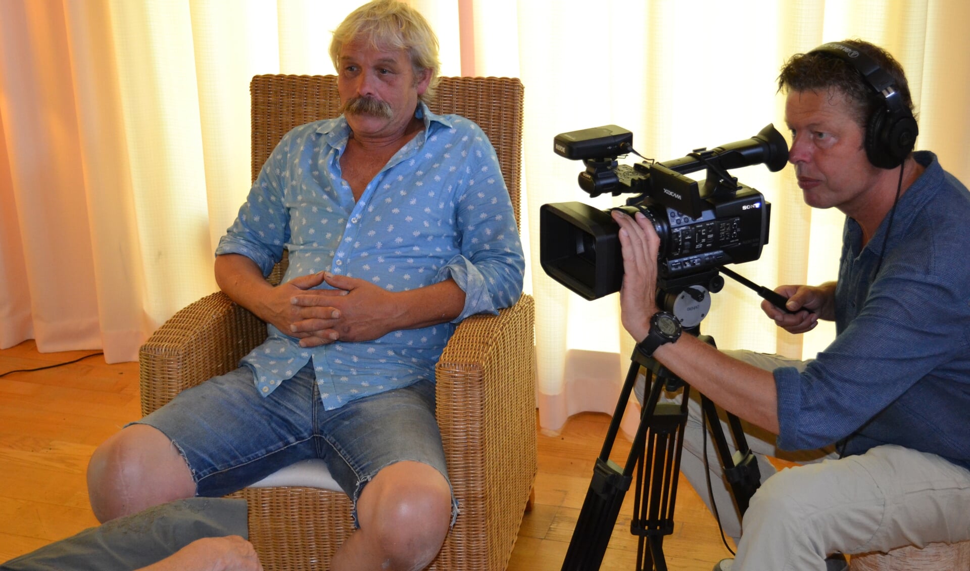 Foto: Interview met Hans Krabbenborg,cameraman Freddy Nauta. 