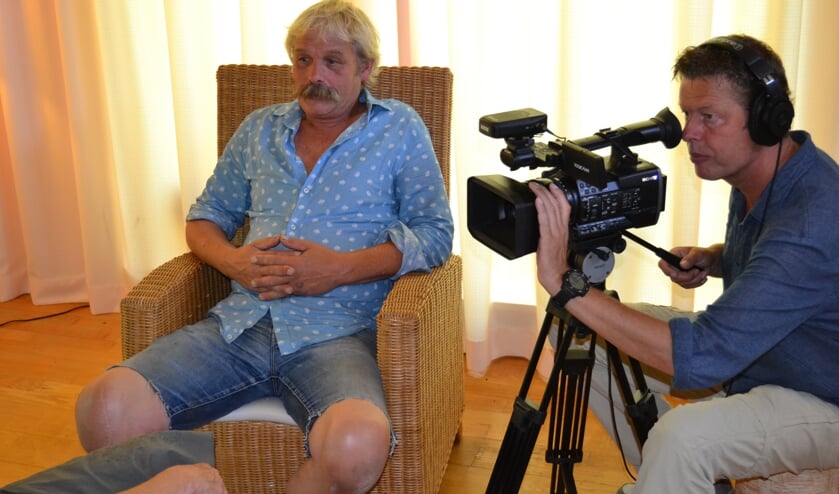 Foto: Interview met Hans Krabbenborg,cameraman Freddy Nauta.