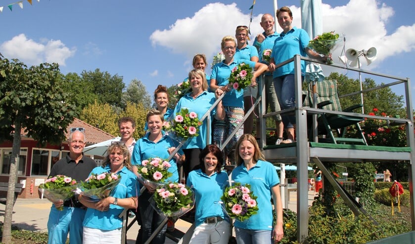 Examinatoren en nieuwe toezichthouders van het Burgemeester Kruijffbad Steenderen.