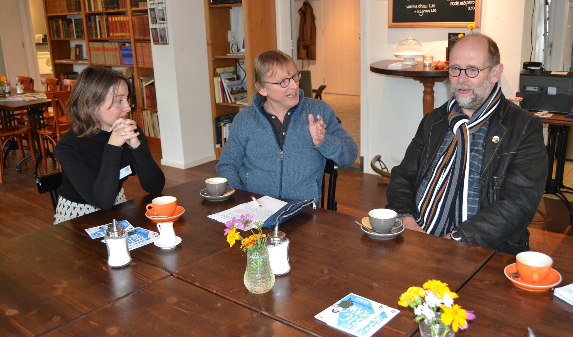 Sylvia Heinen, Harry ten Brinke (midden) en Henk Rijks in gesprek over The Big Draw. Foto: Karin Stronks