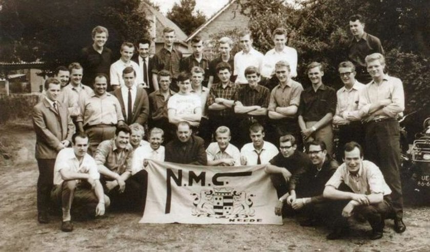 groepsfoto uit 1965 met leden van de Needse Motor Club Bron: archief NMC