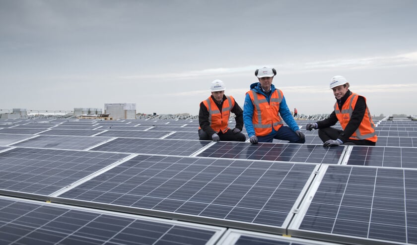 Kingspan installeert een zonnedak, ook in Winterswijk. Foto: PR