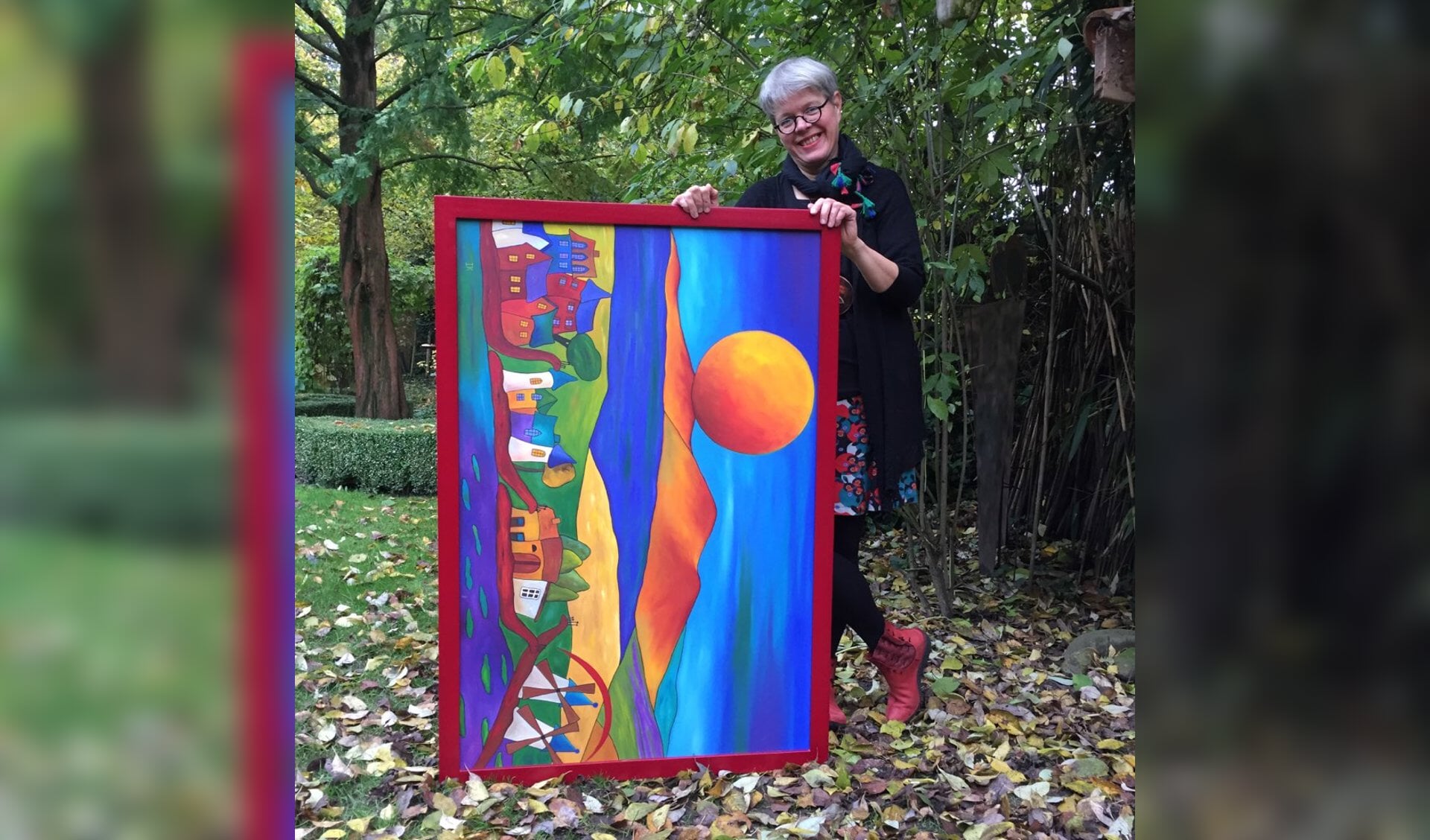 Exposant Ida Roekevisch met een van haar schilderijen. Foto: Eigen foto