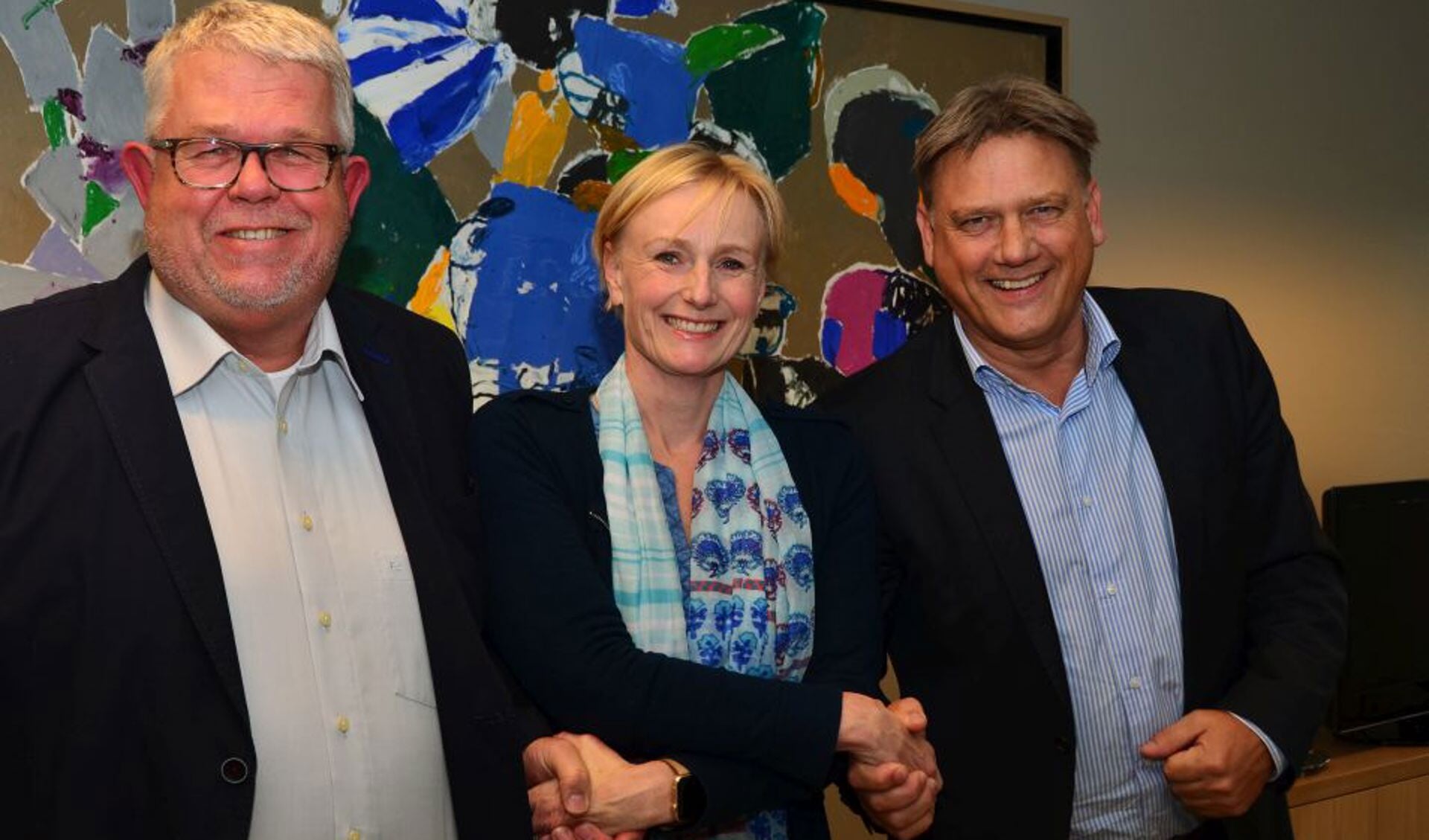 Jan Stoel, manager Vastgoed ProWonen, burgemeester Marianne Besselink en André Endeman, bestuurder Markenheem. Foto: PR