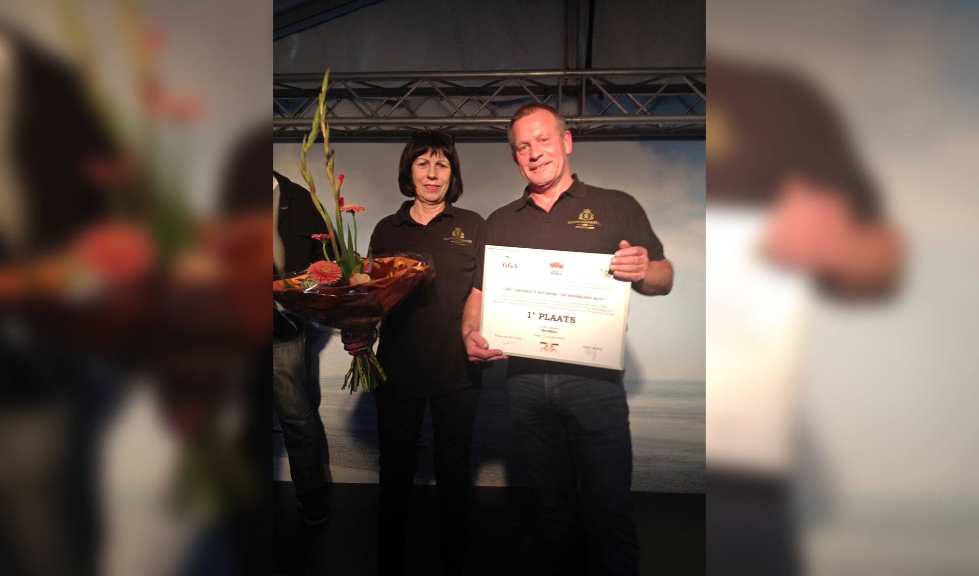 Yvonne en Steve Gammage zijn blij met de eerste prijs tijdens de verkiezing Lekkerste Bockbier van Nederland. Foto: PR