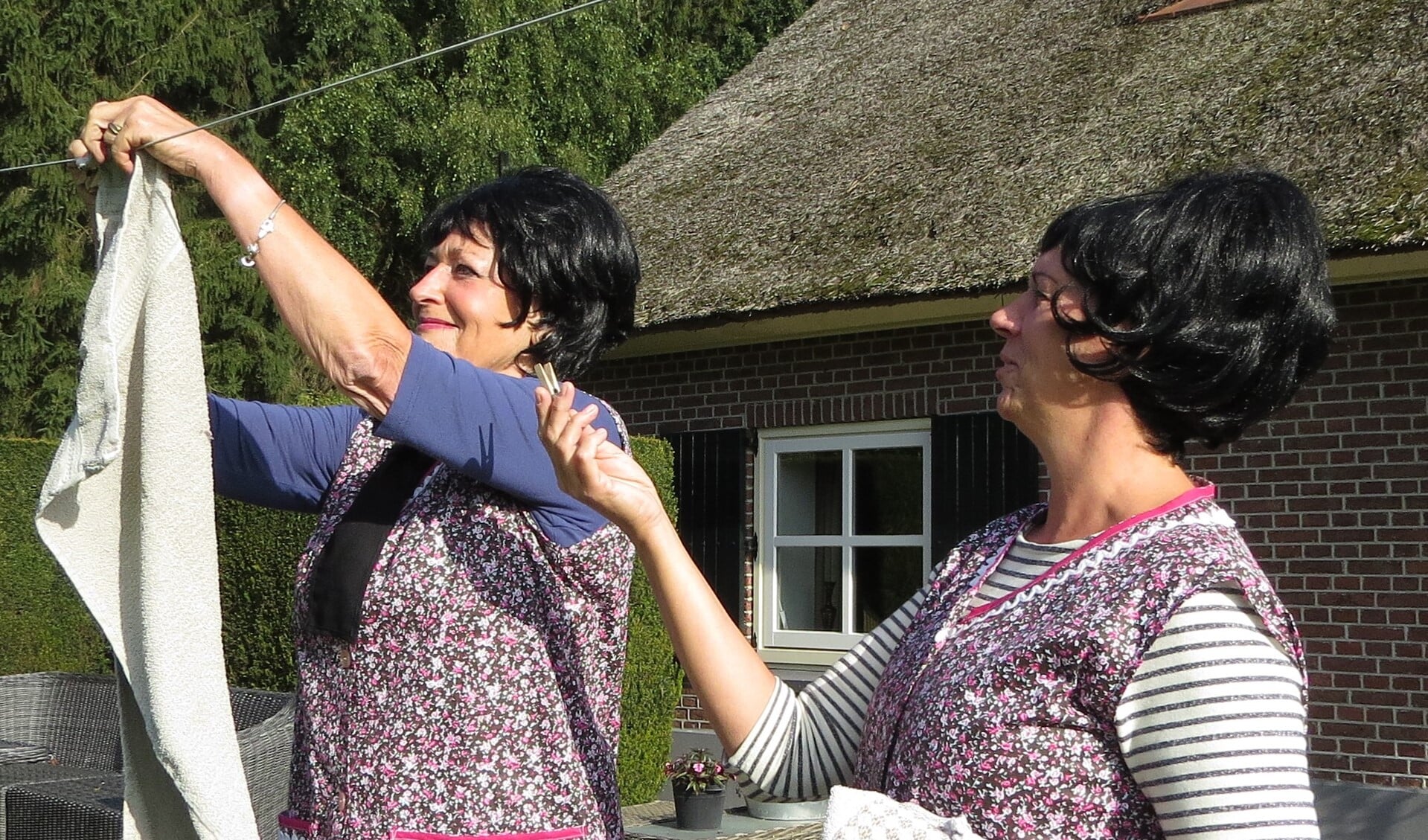 Hanneke van Vonno (links) en Astrid Kock van theatergroep SPOT repeteren voor 'En ik dan...?' Foto: Josée Gruwel
