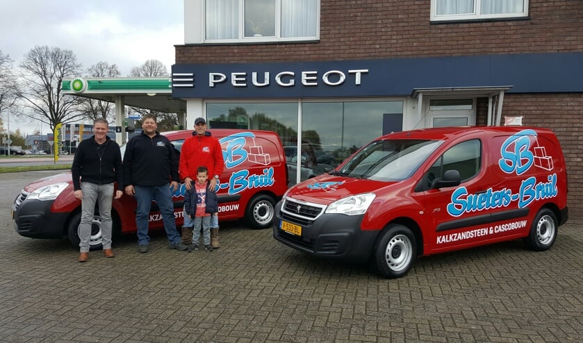 Arne Ridderrhof, Harald Bruil en Michel Sueters voor de nieuwe auto’s. Foto PR
