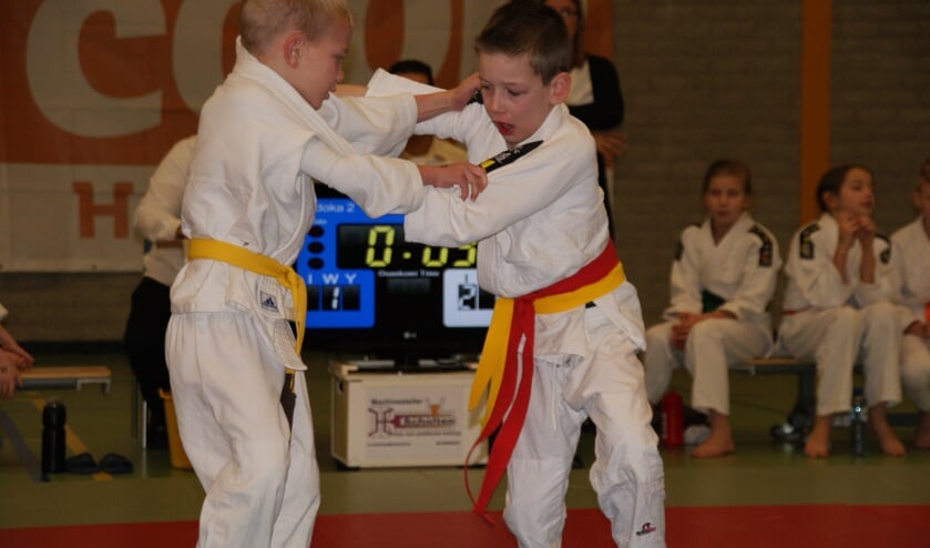 Fanatieke strijd tussen Kevin Tuitert (links) en Rick Hengeveld om de eerste en tweede plaats. Uiteindelijk wint Kevin en wordt Rick tweede. Foto: Eigen foto