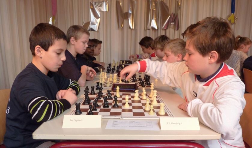 De kampioen en de nummer twee en plaatsen zich voor de halve finales van de Oostelijke Schaakbond. Foto: PR