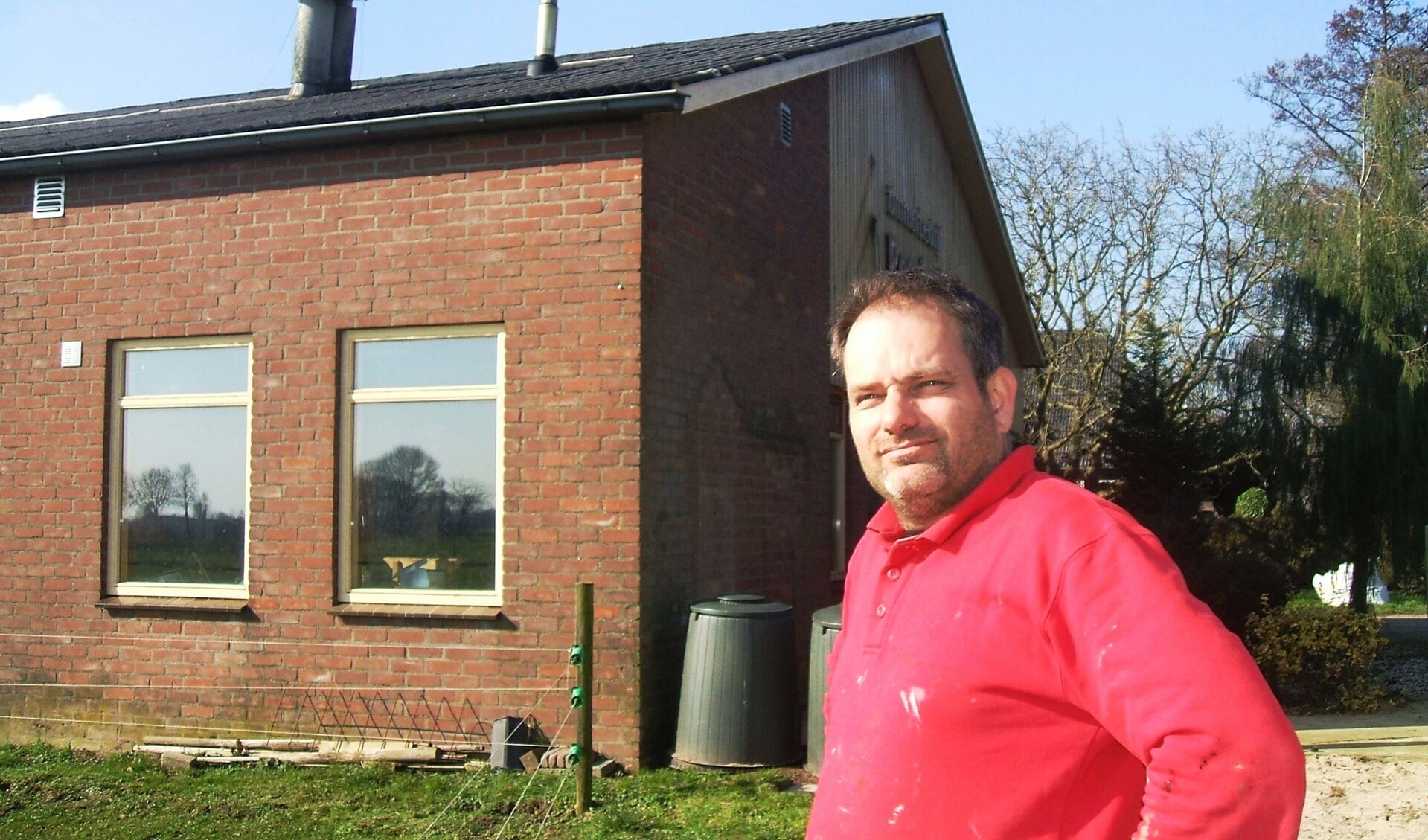 Roy te Boekhorst voor zijn bedrijfshal.  Foto: Reinier Kroesen