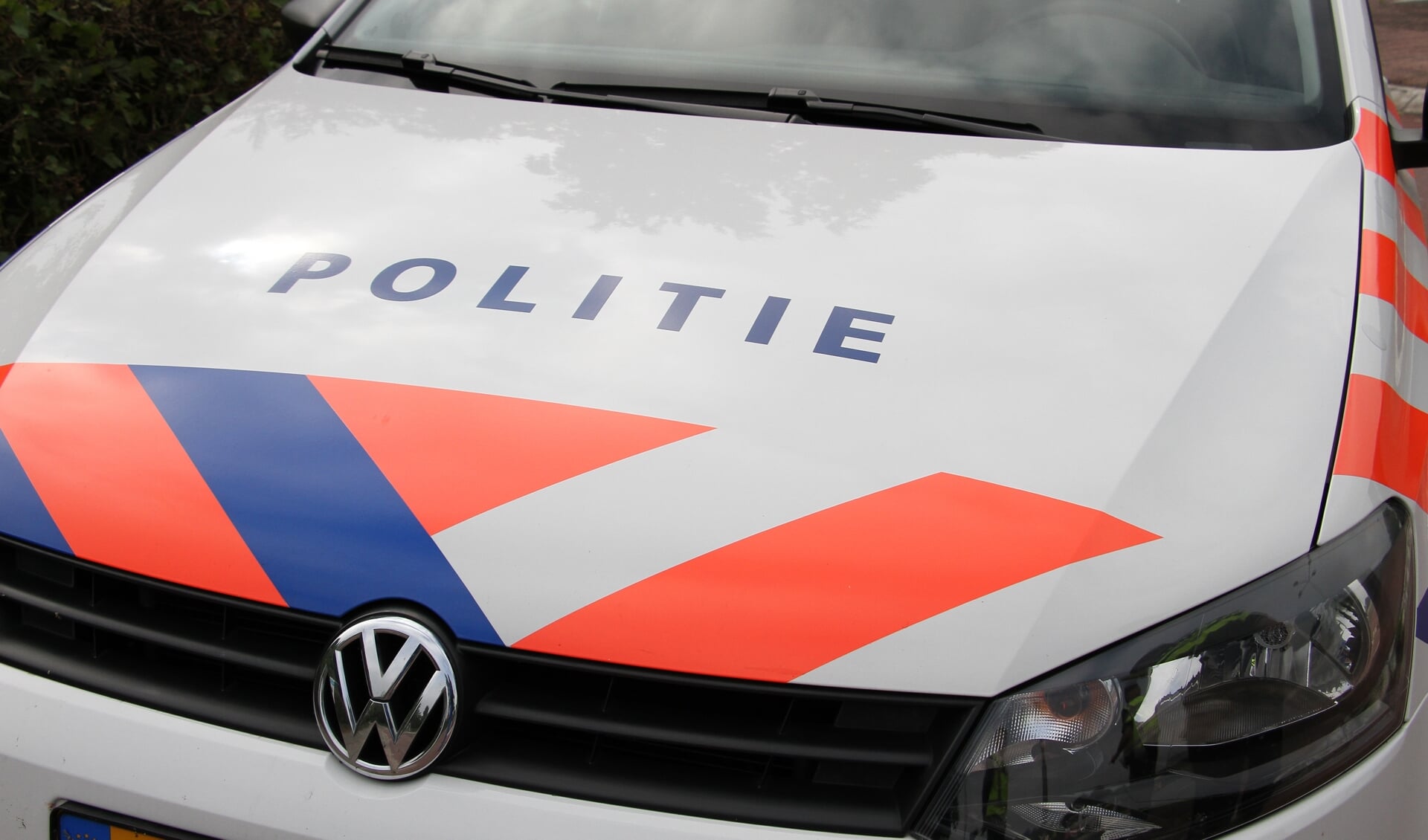 Politie Bronckhorst hoort verdachten over hun gedrag, onder andere bij station Vorden. Foto: Liesbeth Spaansen