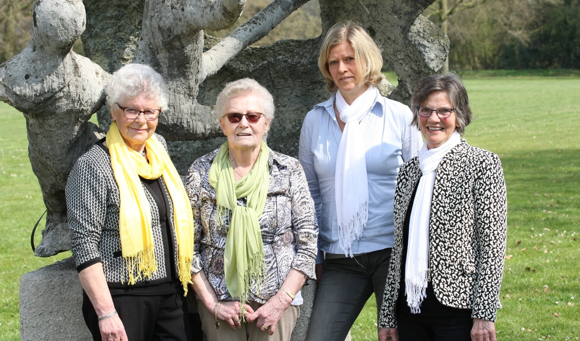 De jubilarissen; van links naar rechts Rieky Startman,  Joke Temmink,  Mieke Meijerink en Clara Baks